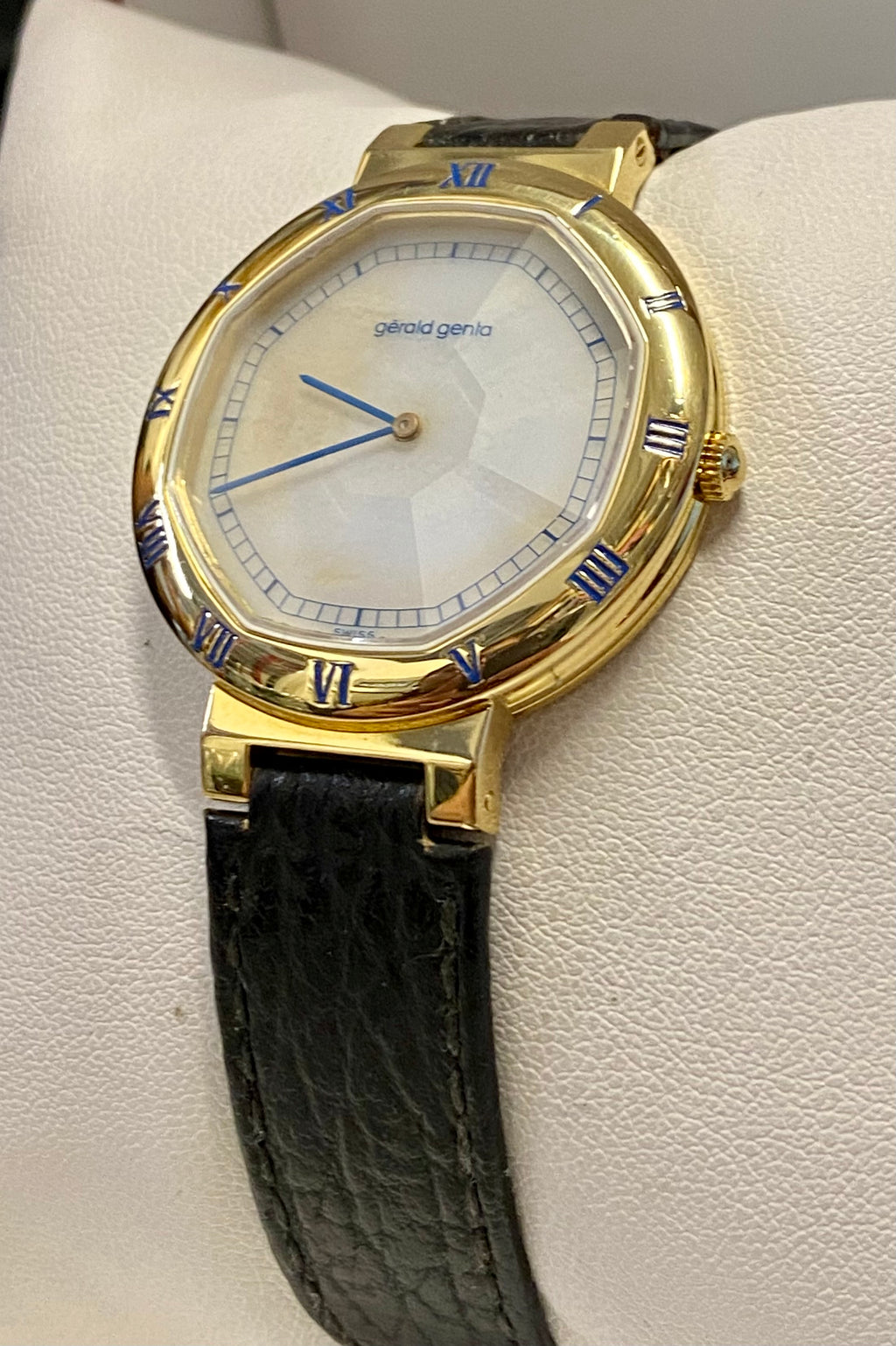 GERALD GENTA Men s Wristwatch 18K Yellow Gold Mother Of Pearl 35K A