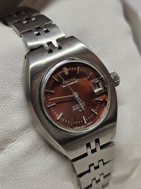 SEIKO, Beautiful SS w/ Date Feature, Unique Ladies Wristwatch - $6K APR w/ COA!! APR57