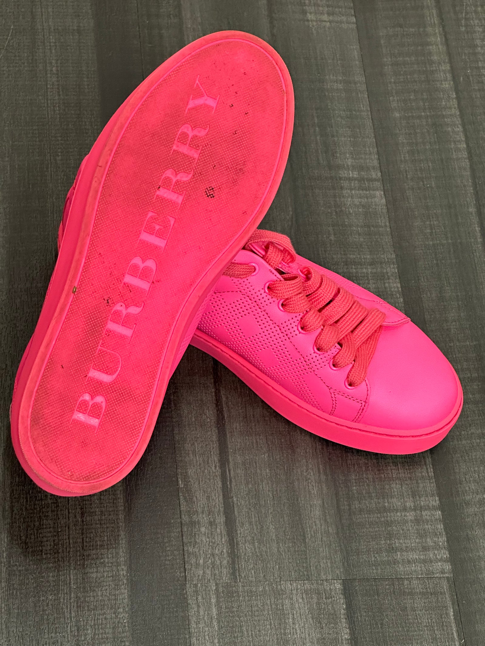 Burberry pink sneakers fashion