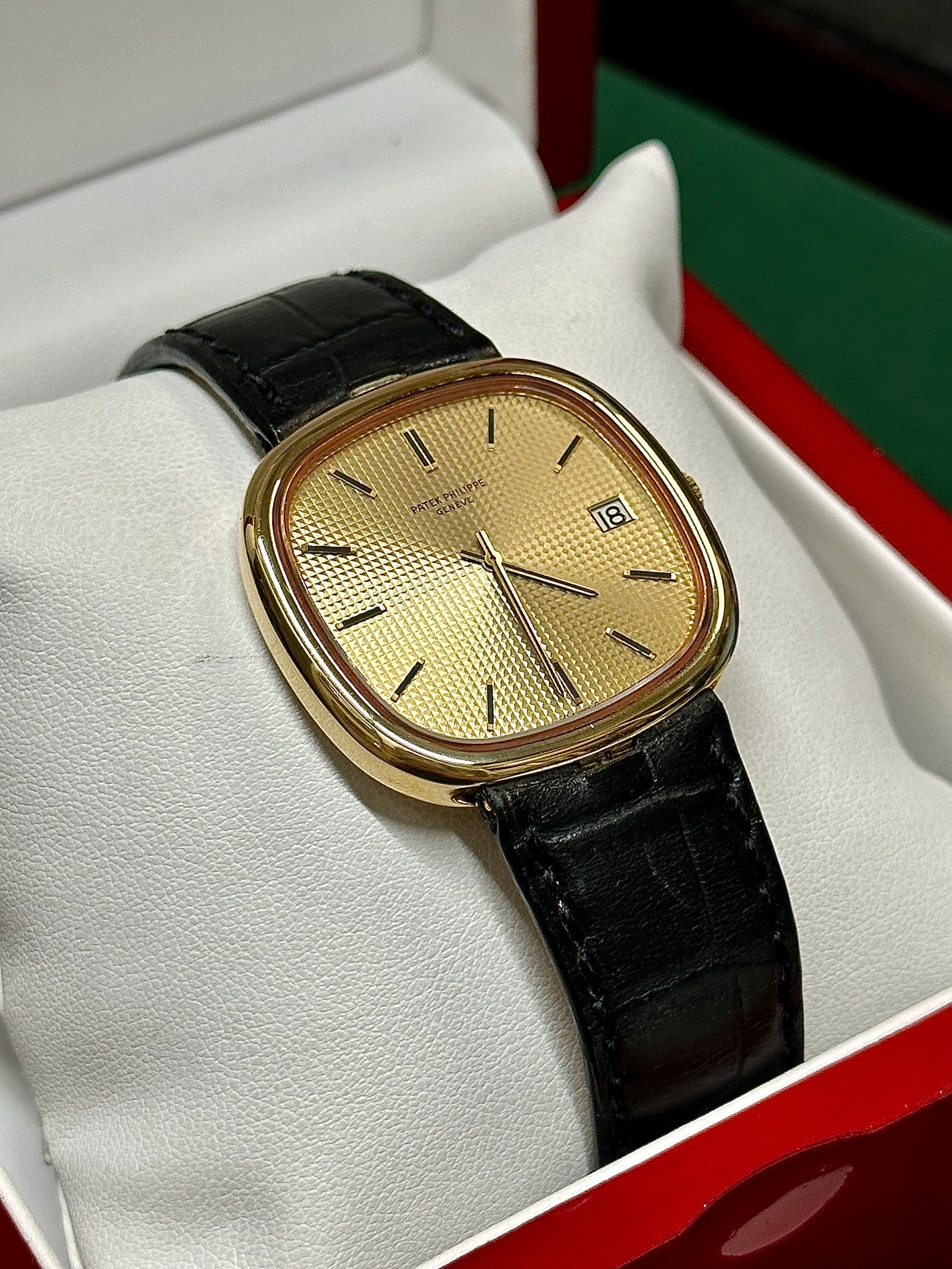 PATEK PHILIPPE Oval Men s Watch 18K YG
