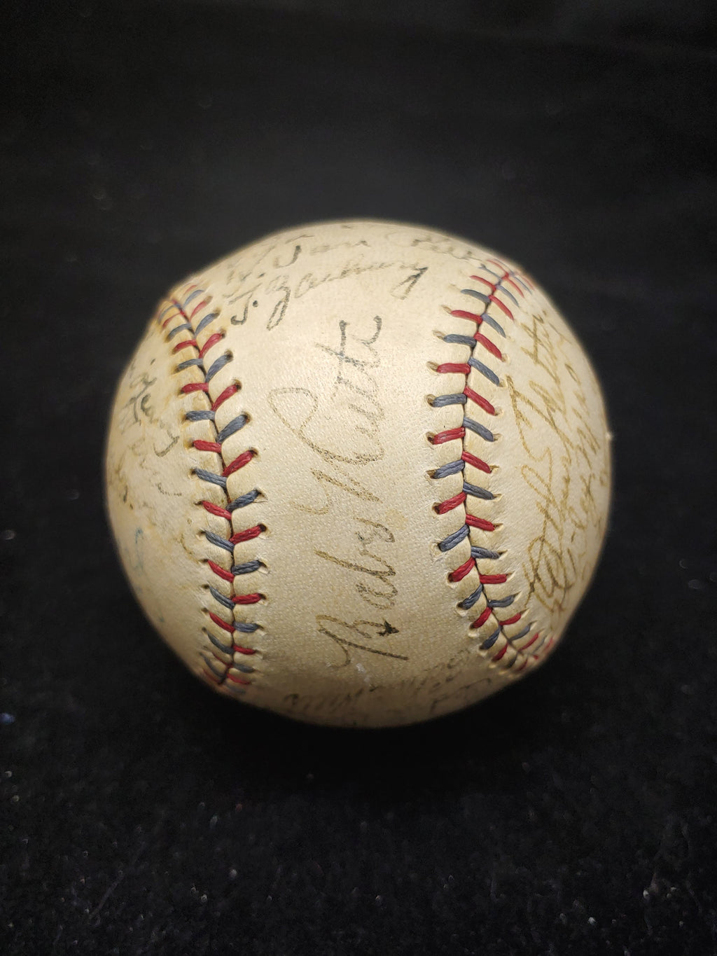 Lot Detail - 1927 World Champion Murderers Row New York Yankees Team Signed  Baseball With 17 Signatures Including Ruth and Gehrig - Very Rare!