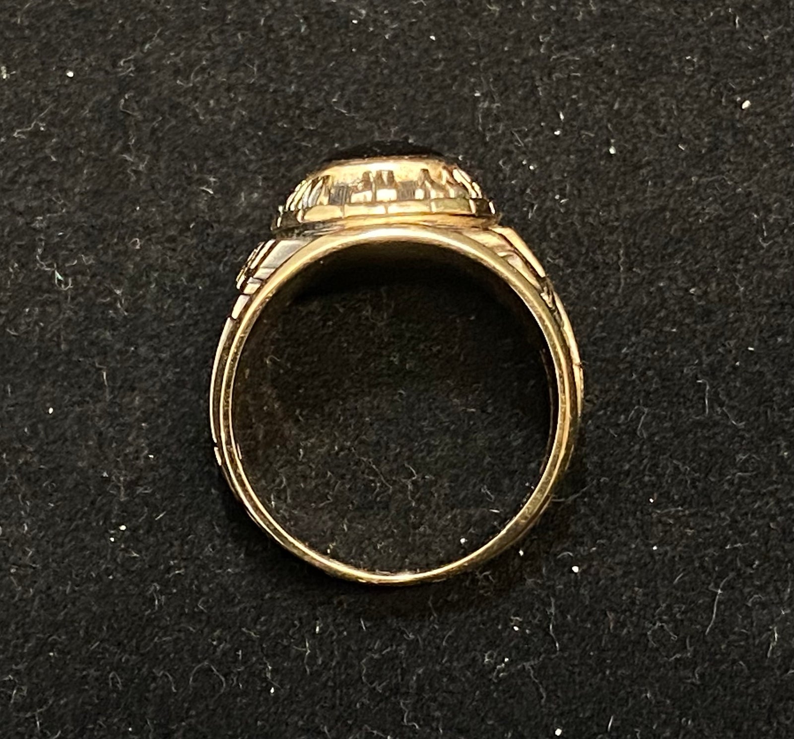 1984 University of Wisconsin Letters Science Class Ring in Solid Yel