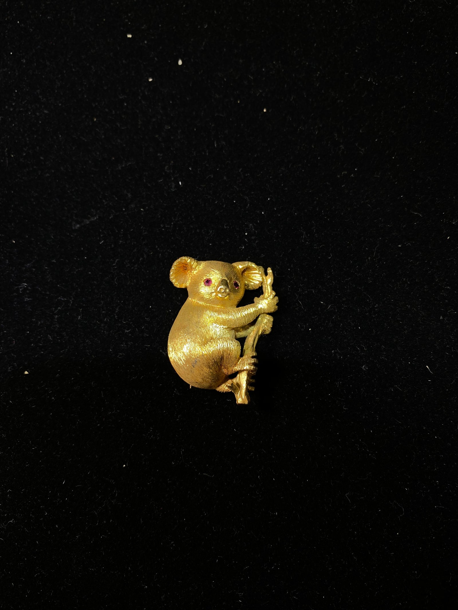 TIFFANY & CO. Vintage 18K Yellow Gold Koala Bear Brooch/Pin w Rubies